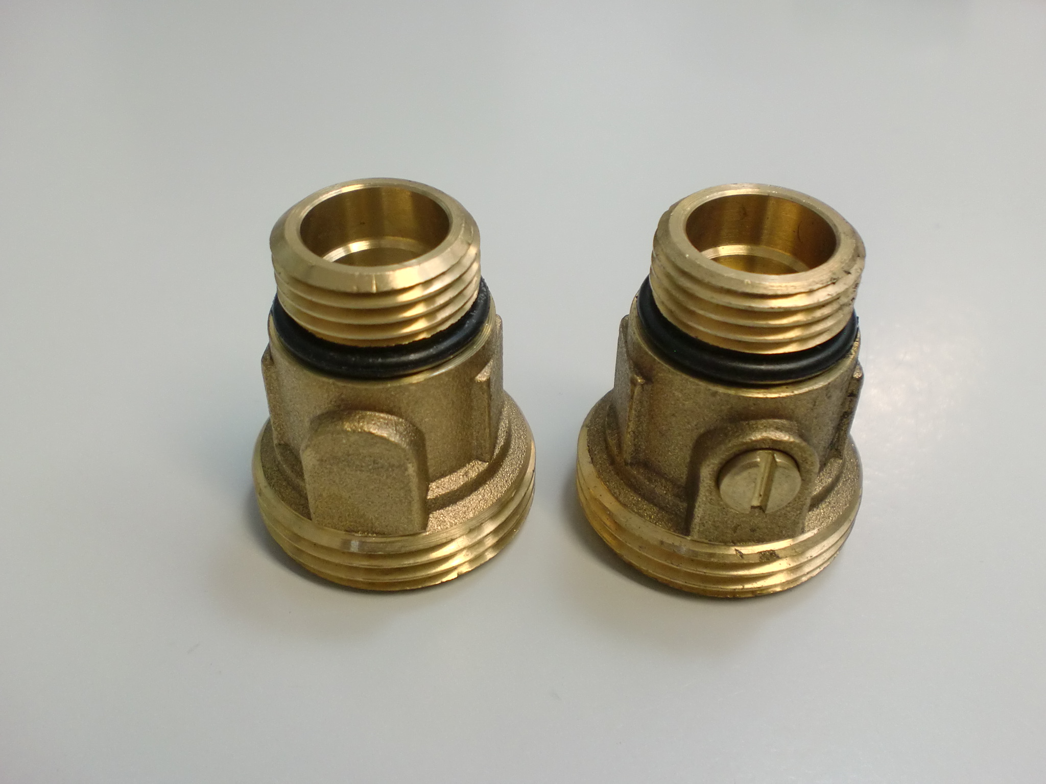 Anschluss Set für 1/2" Brauchwasserpumpen Absperrung und RS Ventil