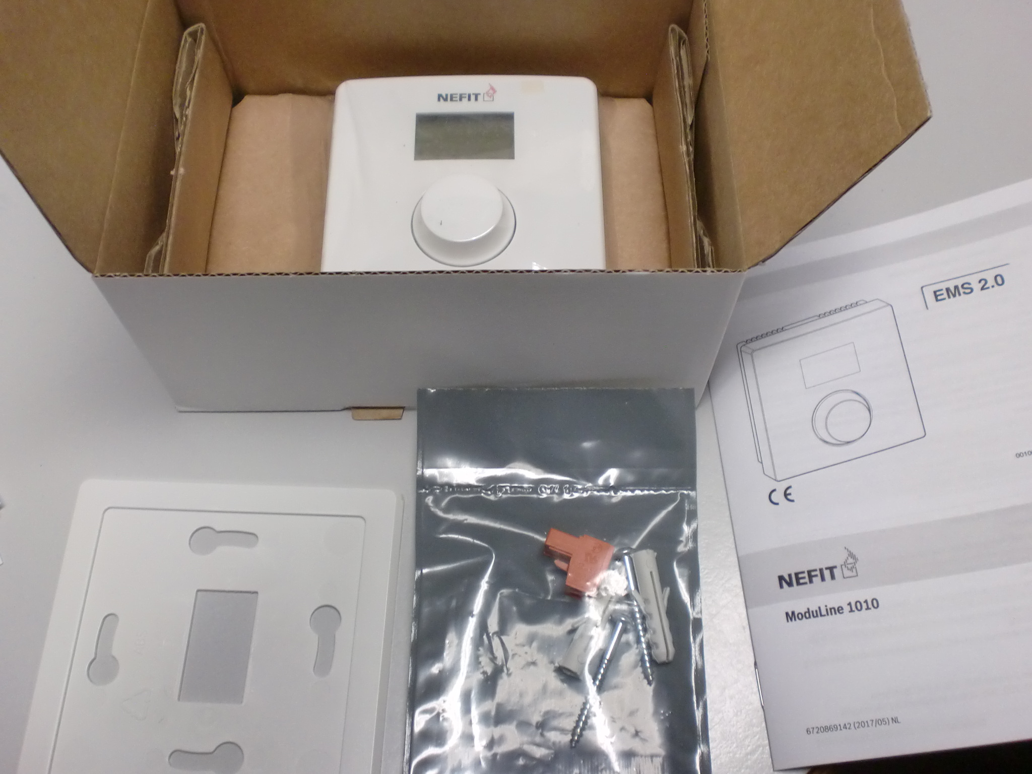 BOSCH Nefit Moduline 1010 Raumthermostat 7738112303 baugleich Buderus RC100